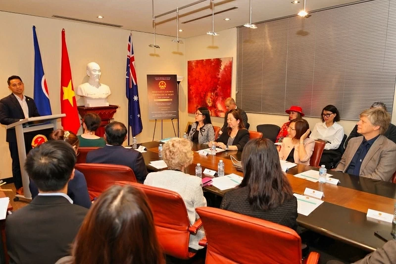 Vietnamese female scholar in Australia receives Certificate of Merit from Minister of Foreign Affairs Vietnamese female scholar in Australia receives Certificate of Merit from Minister of Foreign Affairs