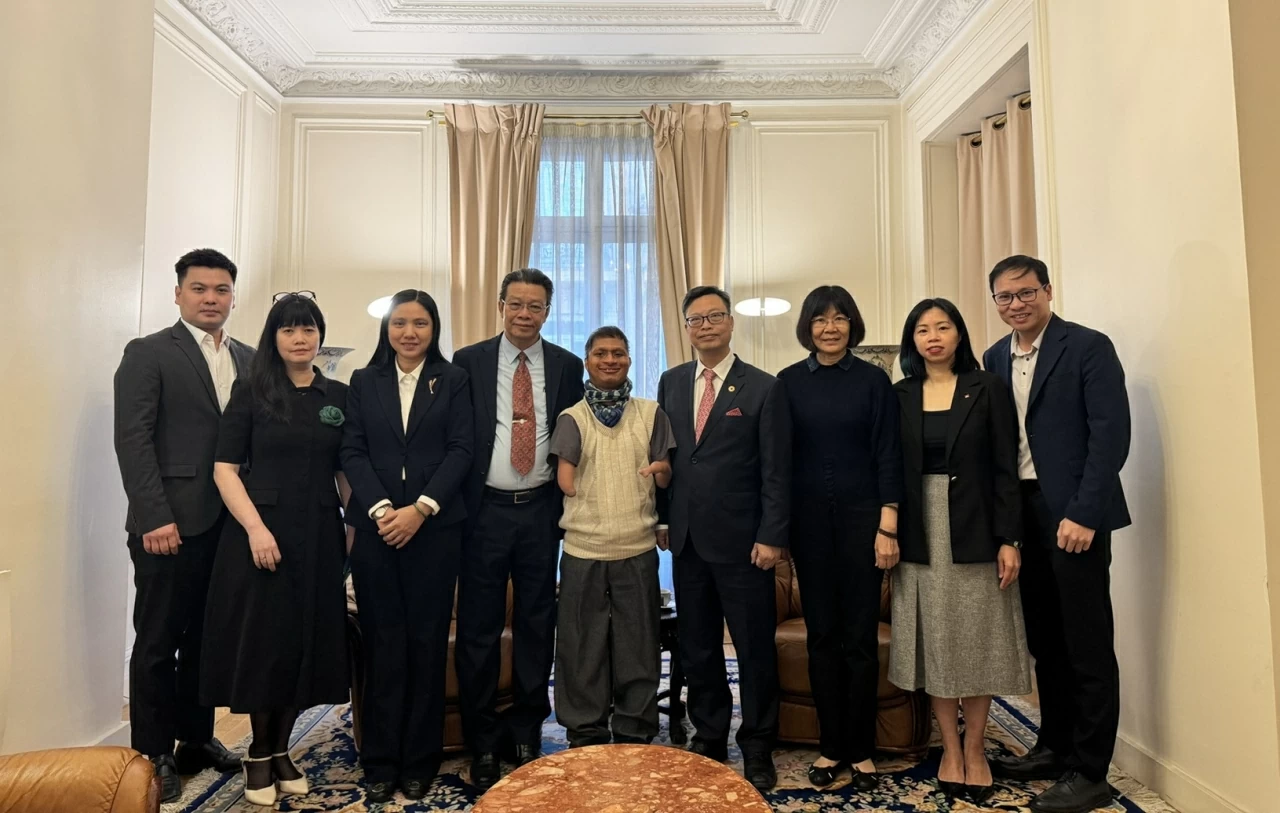 Ambassador Trinh Duc Hai welcomes delegation from Association for Victims of Agent Orange/Dioxin Ambassador Trinh Duc Hai welcomes delegation from Association for Victims of Agent Orange/Dioxin