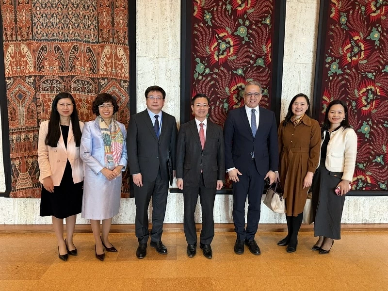 Towards 50 Years of Vietnam - UNESCO Relations: Affirming the role of a reliable partner Towards 50 Years of Vietnam - UNESCO Relations: Affirming the role of a reliable partner