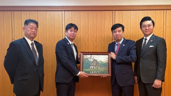 Consul General Nguyen Truong Son pays courtesy calls to Japanese partners upon assuming office in Osaka