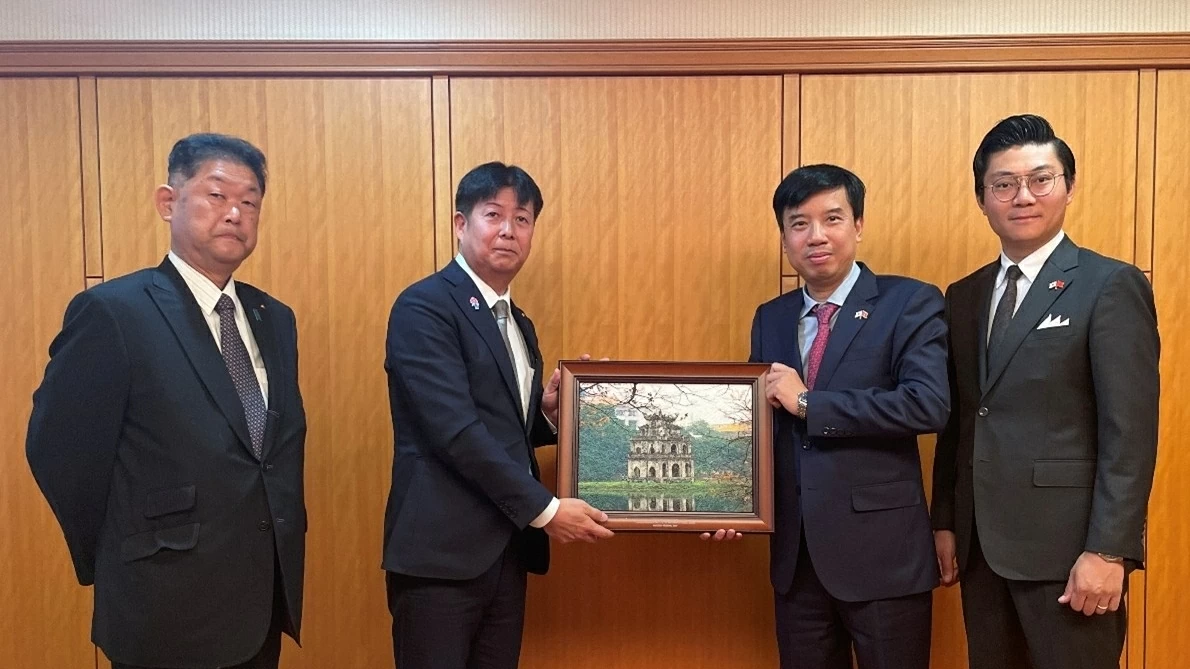 Consul General Nguyen Truong Son pays courtesy calls to Japanese partners upon assuming office in Osaka