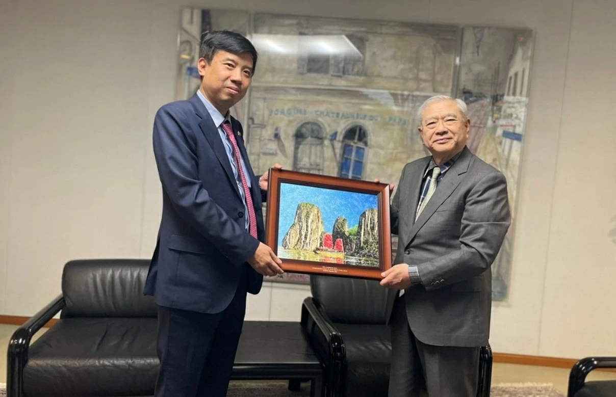 Consul General Nguyen Truong Son pays courtesy calls to Japanese partners upon assuming office in Osaka Consul General Nguyen Truong Son pays courtesy calls to Japanese partners upon assuming office in Osaka
