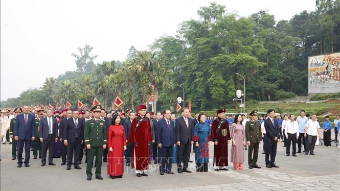 General Secretary, President To Lam offers incense in commemoration of Hung Kings in Phu Tho
