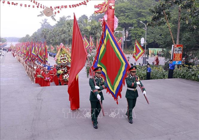 General Secretary, President To Lam offers incense in commemoration of Hung Kings in Phu Tho