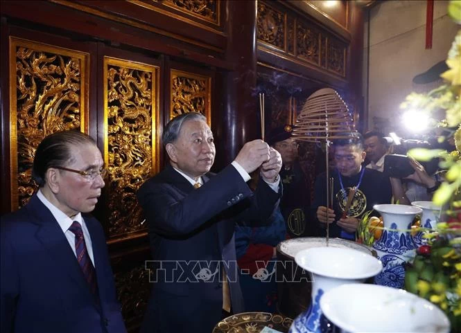 General Secretary, President To Lam offers incense in commemoration of Hung Kings in Phu Tho General Secretary, President To Lam offers incense in commemoration of Hung Kings in Phu Tho