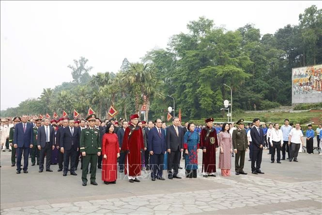General Secretary, President To Lam offers incense in commemoration of Hung Kings in Phu Tho General Secretary, President To Lam offers incense in commemoration of Hung Kings in Phu Tho