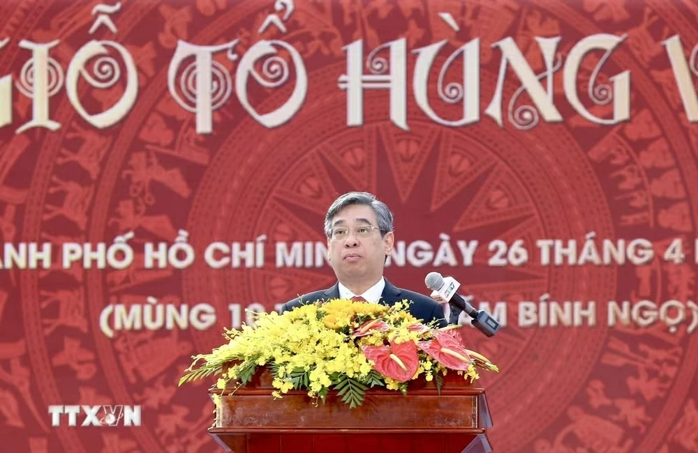 Ho Chi Minh City: Thousands of people offer incense on Hung Kings' Commemoration Day