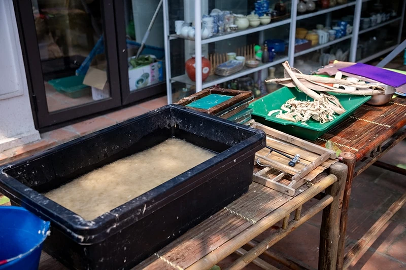 Each sheet of dó paper is the product of countless meticulous handcrafting steps.