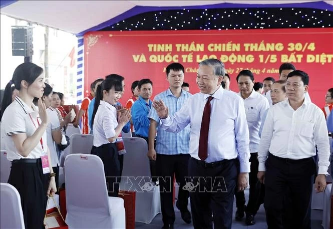 General Secretary and President To Lam visits and encourages workers in Ho Chi Minh City