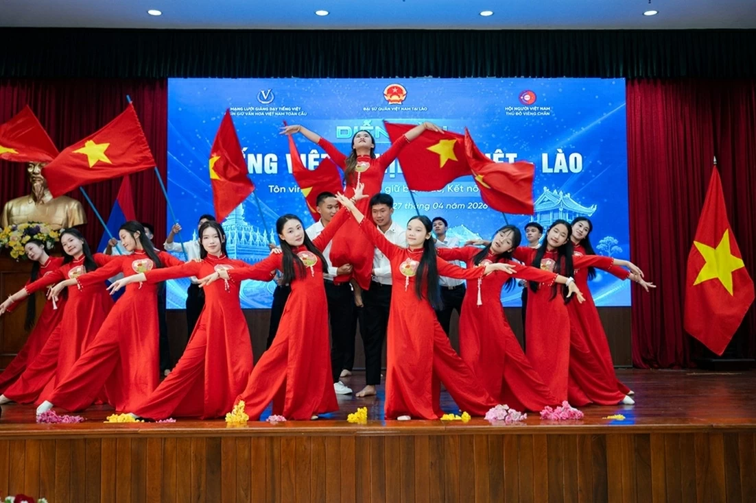 Forum 'Vietnamese Language - Vietnam-Laos Bridge': Preserving roots, strengthening solidarity, spreading friendship Forum 'Vietnamese Language - Vietnam-Laos Bridge': Preserving roots, strengthening solidarity, spreading friendship