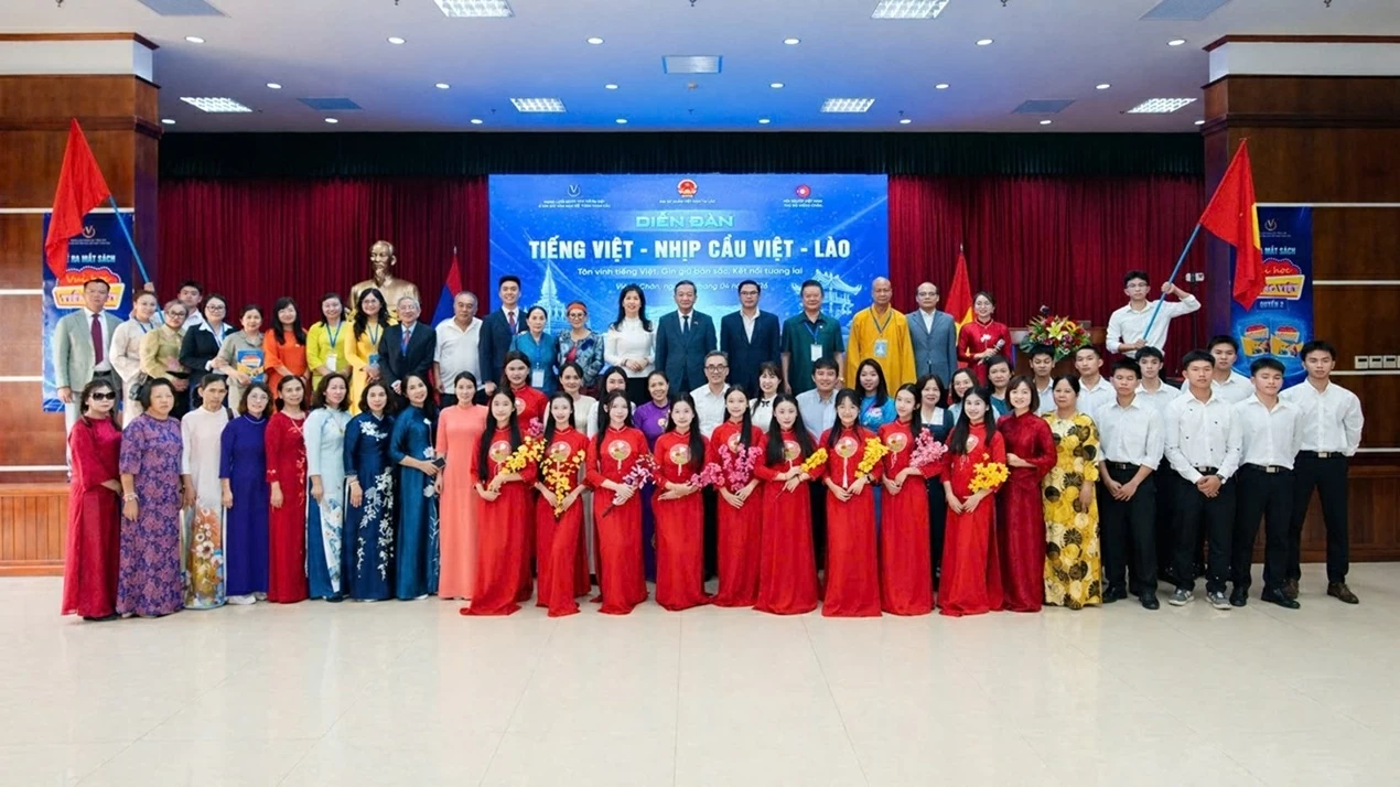 Forum 'Vietnamese Language - Vietnam-Laos Bridge': Preserving roots, strengthening solidarity, spreading friendship Forum 'Vietnamese Language - Vietnam-Laos Bridge': Preserving roots, strengthening solidarity, spreading friendship
