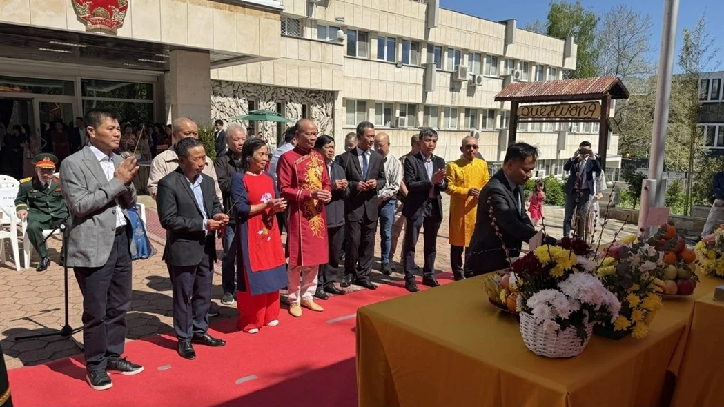 Connecting the Vietnamese community in Bulgaria through the Hung Kings Commemoration and National Reunification Day Connecting the Vietnamese community in Bulgaria through the Hung Kings Commemoration and National Reunification Day