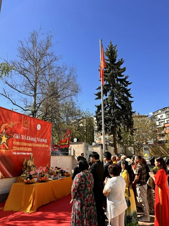 Connecting the Vietnamese community in Bulgaria through the Hung Kings Commemoration and National Reunification Day Connecting the Vietnamese community in Bulgaria through the Hung Kings Commemoration and National Reunification Day