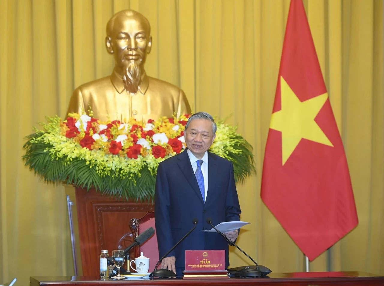 General Secretary, President To Lam presents Appointment Decisions to five Vietnamese Ambassadors General Secretary, President To Lam presents Appointment Decisions to five Vietnamese Ambassadors