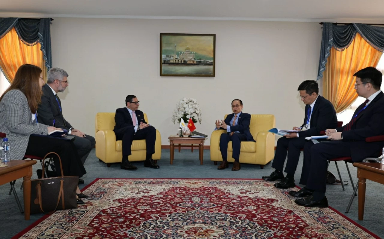 Politburo Member, Foreign Minister Le Hoai Trung holds bilateral meetings at the 25th ASEAN–EU Foreign Ministers' Meeting Politburo Member, Foreign Minister Le Hoai Trung holds bilateral meetings at the 25th ASEAN–EU Foreign Ministers' Meeting