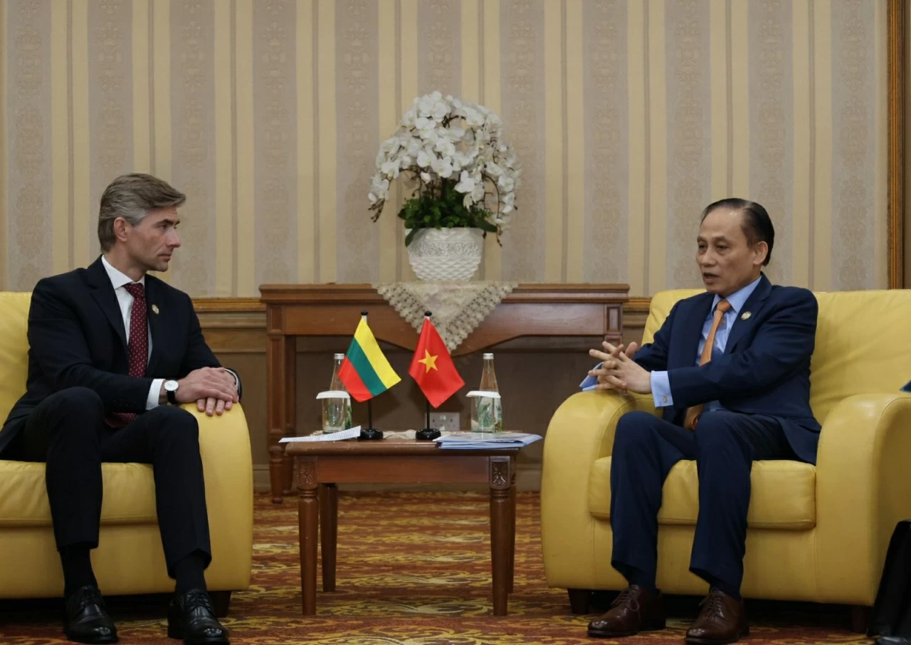 Politburo Member, Foreign Minister Le Hoai Trung holds bilateral meetings at the 25th ASEAN–EU Foreign Ministers' Meeting