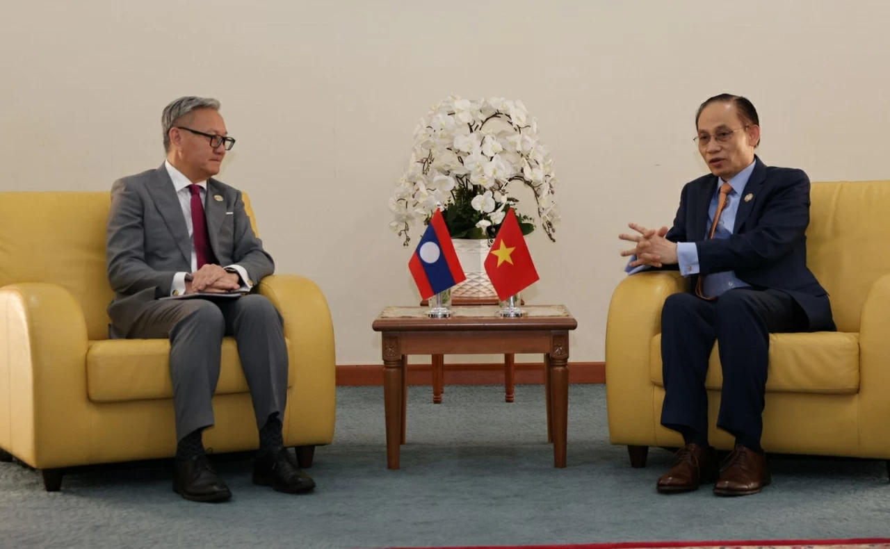 Politburo Member, Foreign Minister Le Hoai Trung holds bilateral meetings at the 25th ASEAN–EU Foreign Ministers' Meeting