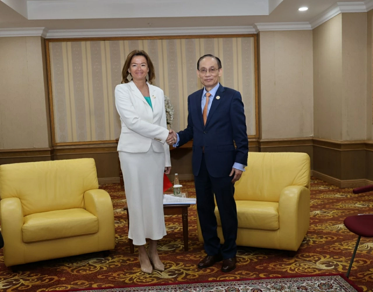 Politburo Member, Foreign Minister Le Hoai Trung holds bilateral meetings at the 25th ASEAN–EU Foreign Ministers' Meeting Politburo Member, Foreign Minister Le Hoai Trung holds bilateral meetings at the 25th ASEAN–EU Foreign Ministers' Meeting