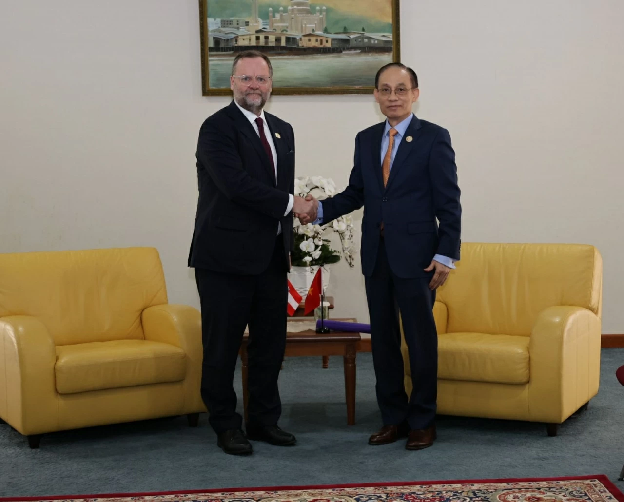 Politburo Member, Foreign Minister Le Hoai Trung holds bilateral meetings at the 25th ASEAN–EU Foreign Ministers' Meeting