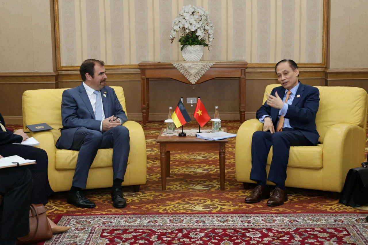 Politburo Member, Foreign Minister Le Hoai Trung holds bilateral meetings at the 25th ASEAN–EU Foreign Ministers' Meeting