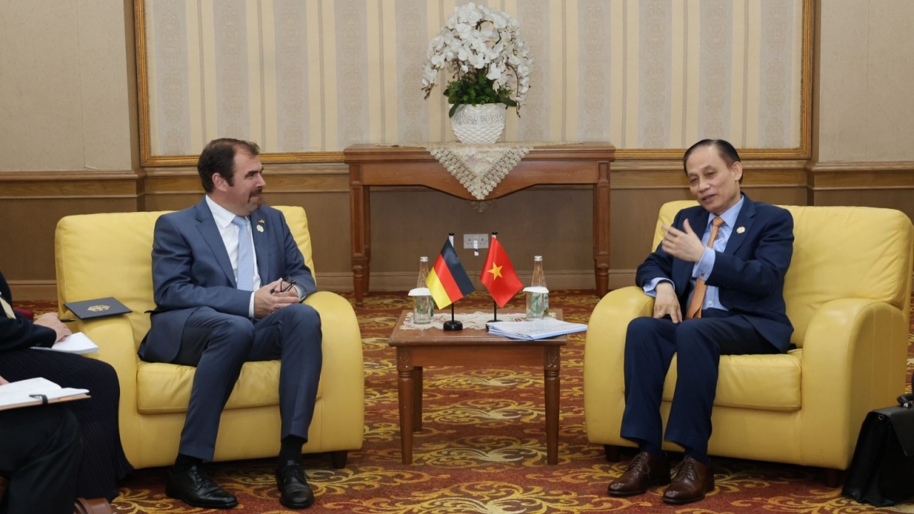 Politburo Member, Foreign Minister Le Hoai Trung holds bilateral meetings at the 25th ASEAN–EU Foreign Ministers' Meeting