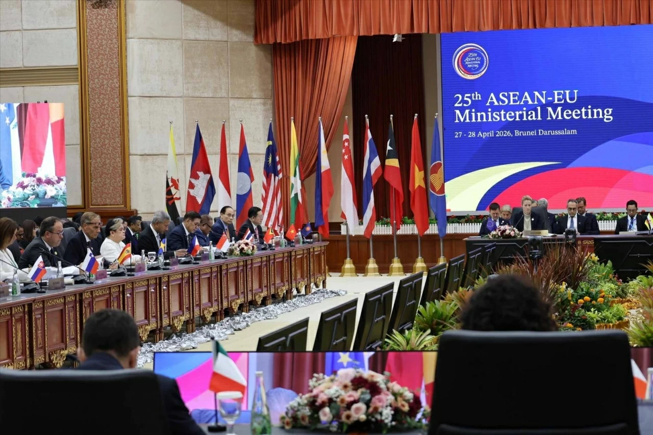 25th ASEAN-EU Ministerial Meeting convenes in Brunei Darussalam 25th ASEAN-EU Ministerial Meeting convenes in Brunei Darussalam