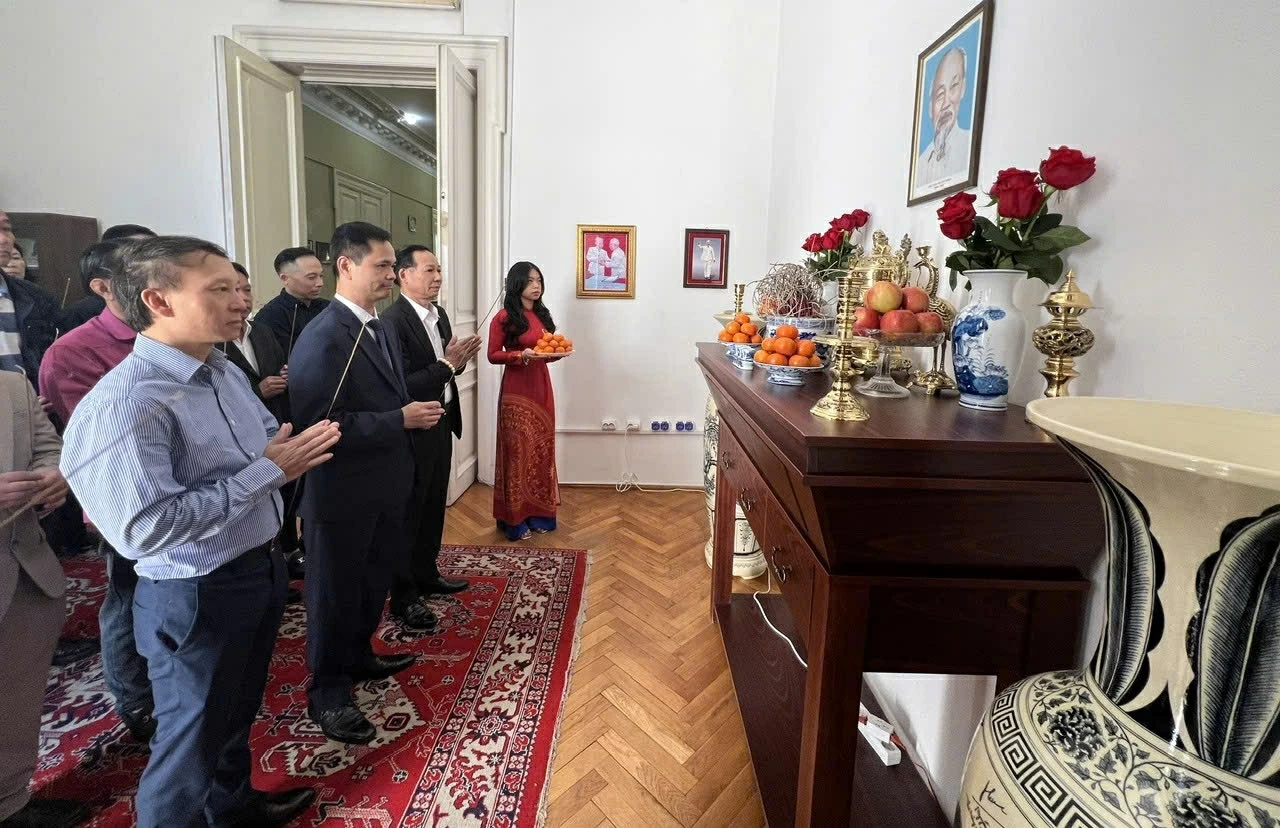 Vietnamese in Romania reflect on their roots, celebrate 51st Anniversary of Southern Liberation Vietnamese in Romania reflect on their roots, celebrate 51st Anniversary of Southern Liberation