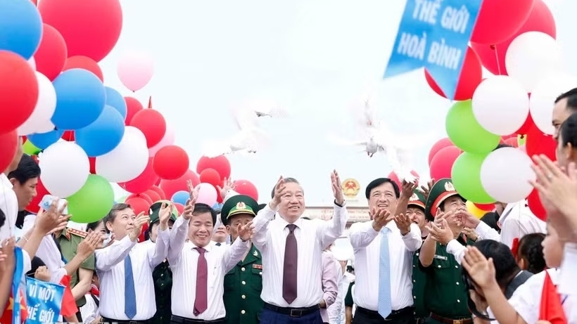General Secretary, President To Lam attends 'Reunification of the Nation' Flag-Raising ceremony in Quang Tri