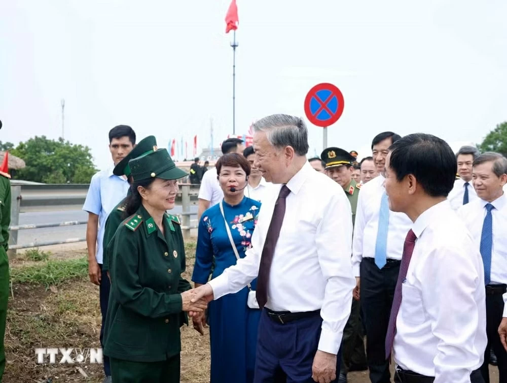 General Secretary, President To Lam attends 'Reunification of the Nation' Flag-Raising ceremony in Quang Tri