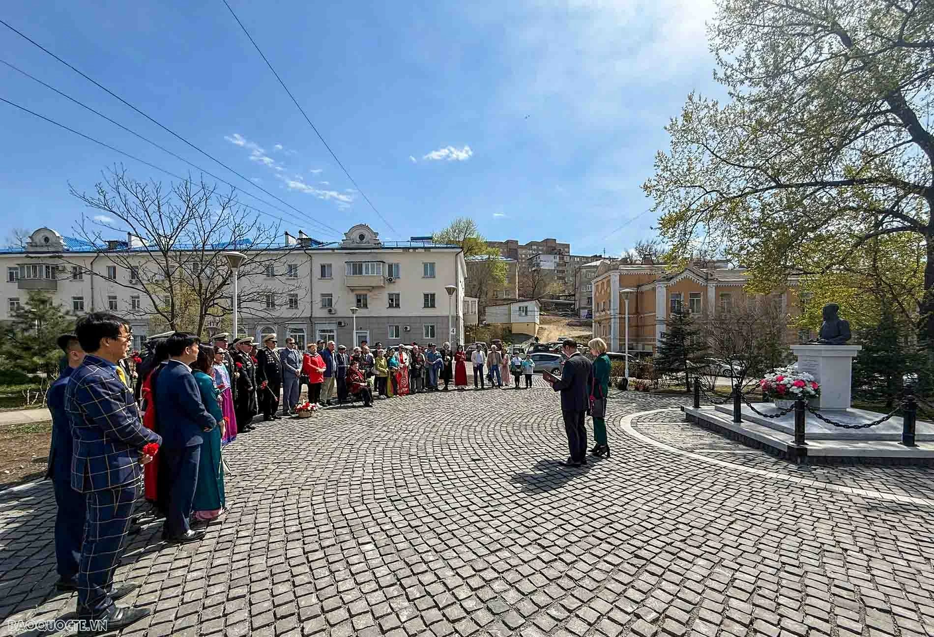 Emotional and proud celebration of the 51st Anniversary of the Liberation of the South in Vladivostok (Russian Federation)