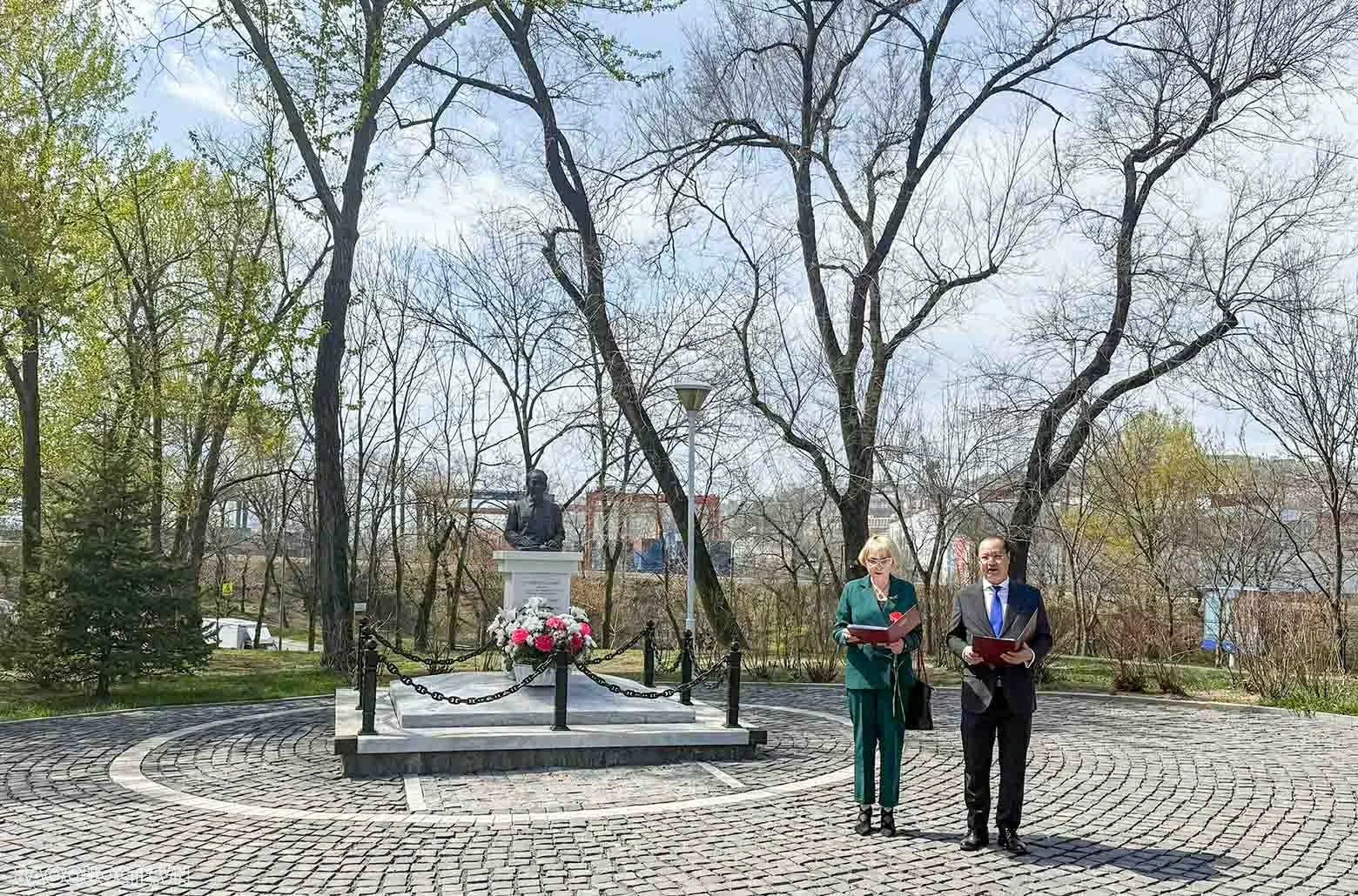 Emotional and proud celebration of the 51st Anniversary of the Liberation of the South in Vladivostok (Russian Federation)