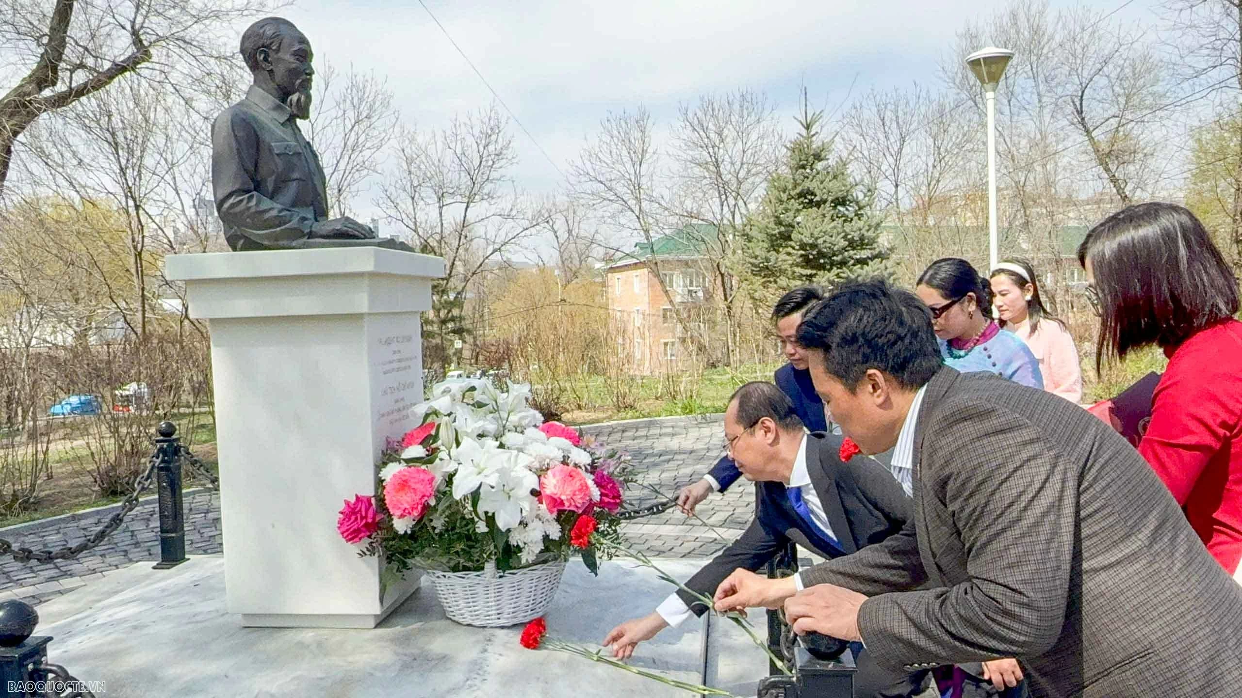 Emotional and proud celebration of the 51st Anniversary of the Liberation of the South in Vladivostok (Russian Federation)