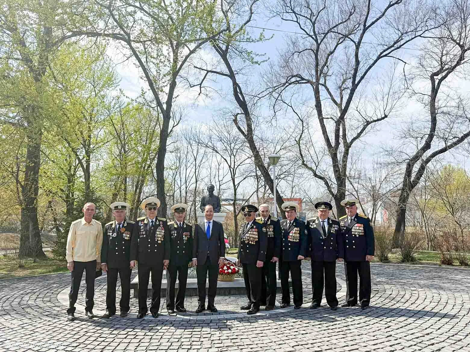 Emotional and proud celebration of the 51st Anniversary of the Liberation of the South in Vladivostok (Russian Federation)