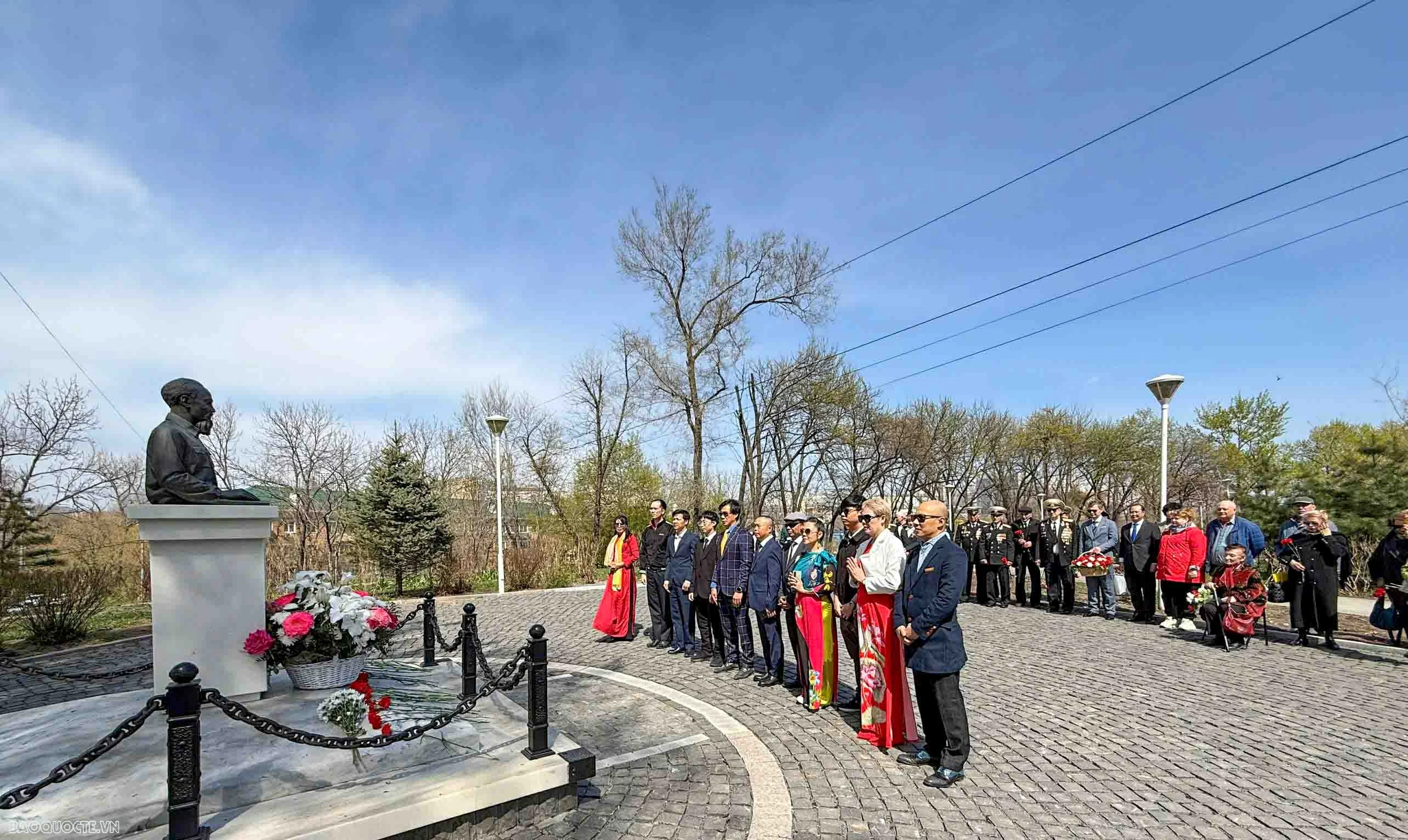 Emotional and proud celebration of the 51st Anniversary of the Liberation of the South in Vladivostok (Russian Federation)