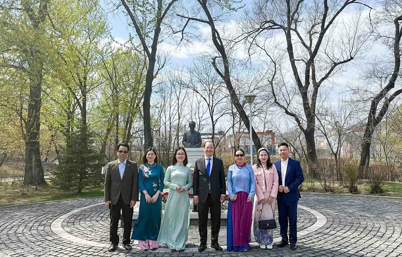 Emotional and proud celebration of the 51st Anniversary of the Liberation of the South in Vladivostok (Russian Federation)