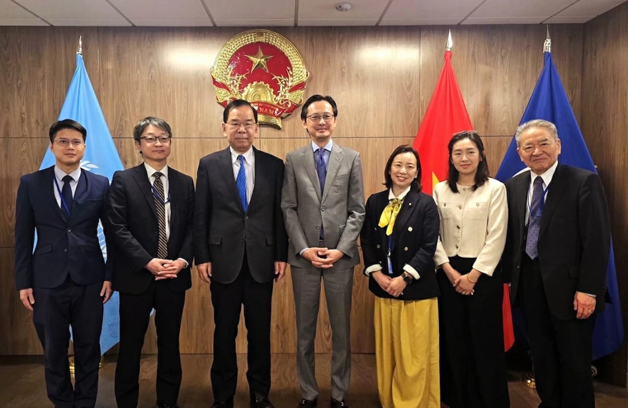 Ambassador Do Hung Viet meets with Chairman of the Japanese Communist Party