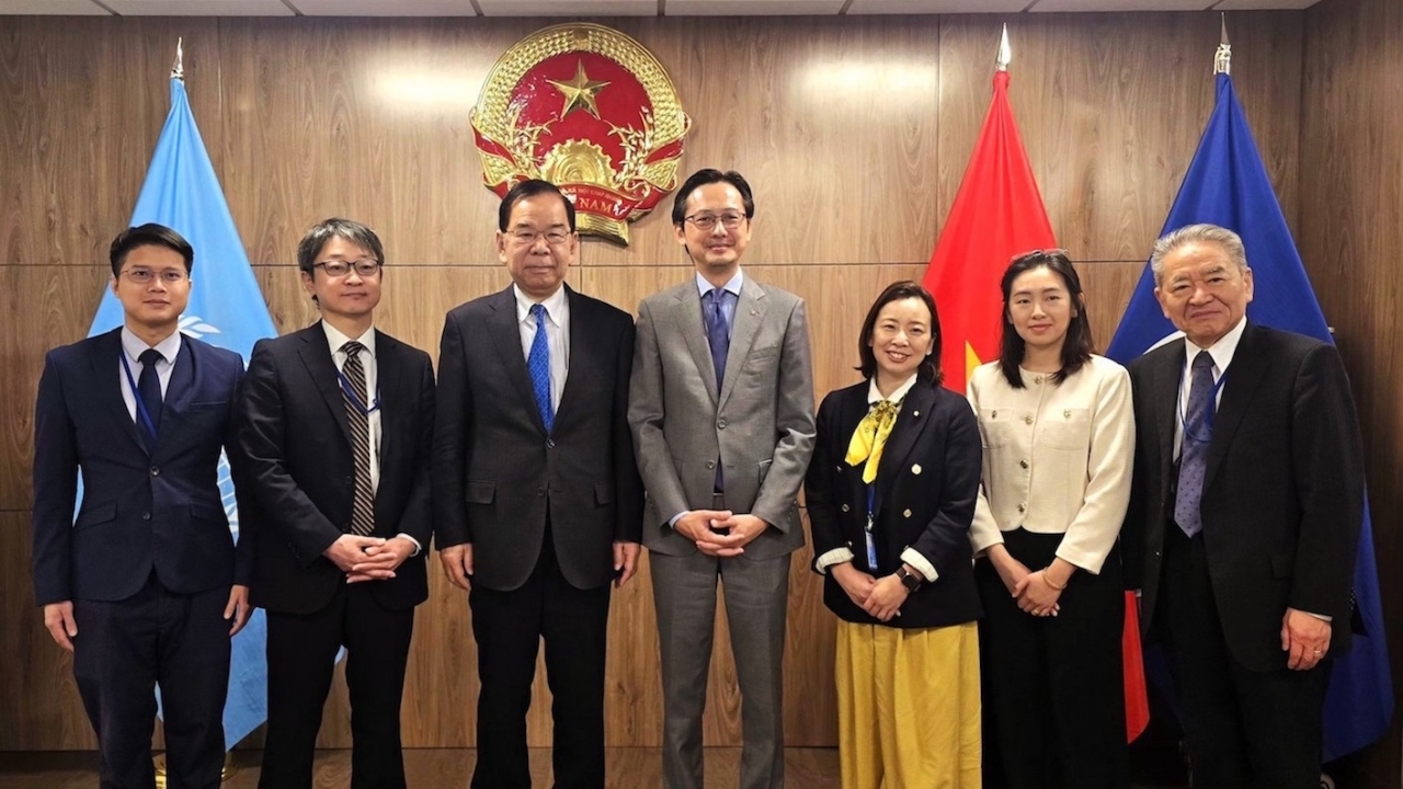 Ambassador Do Hung Viet meets with Chairman of the Japanese Communist Party