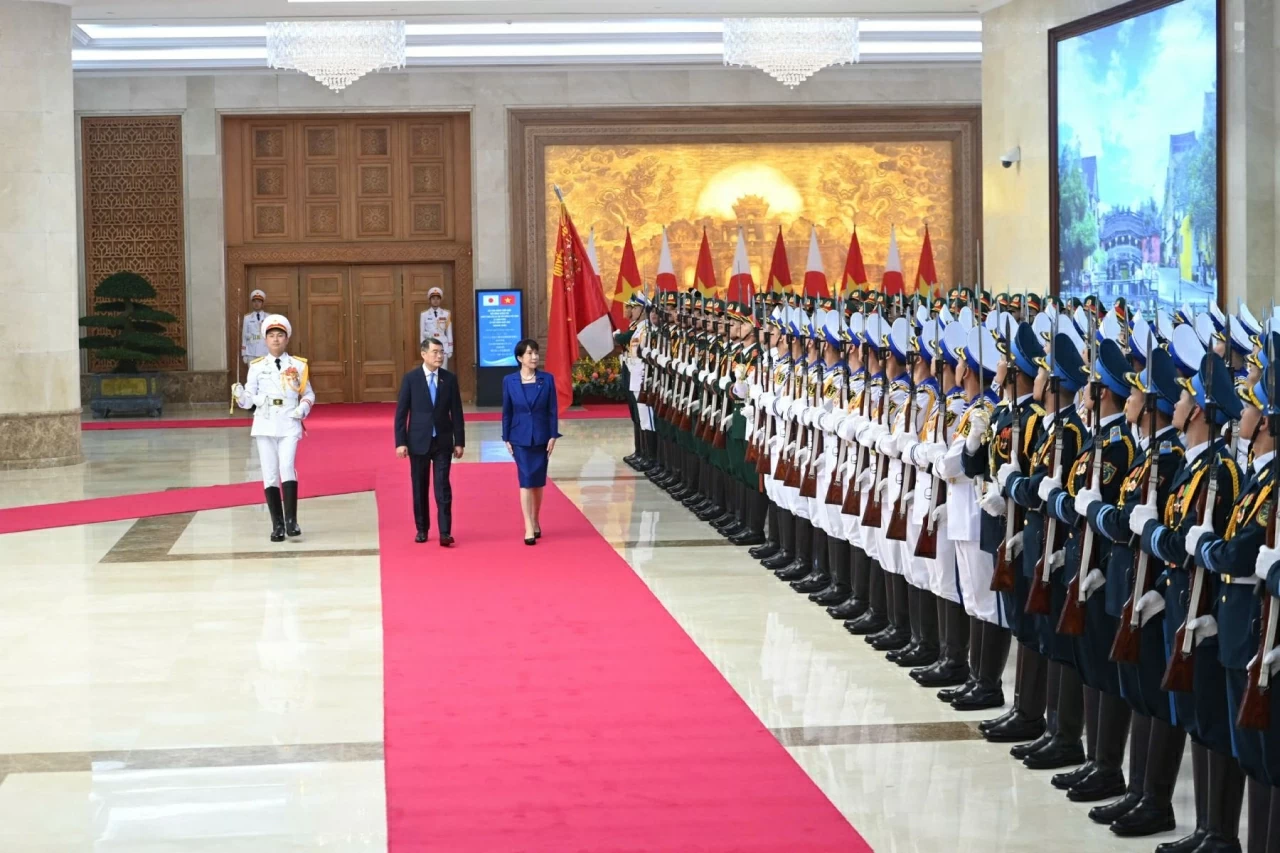 Prime Minister Le Minh Hung holds official welcome ceremony for Japanese PM Takaichi Sanae Prime Minister Le Minh Hung holds official welcome ceremony for Japanese PM Takaichi Sanae
