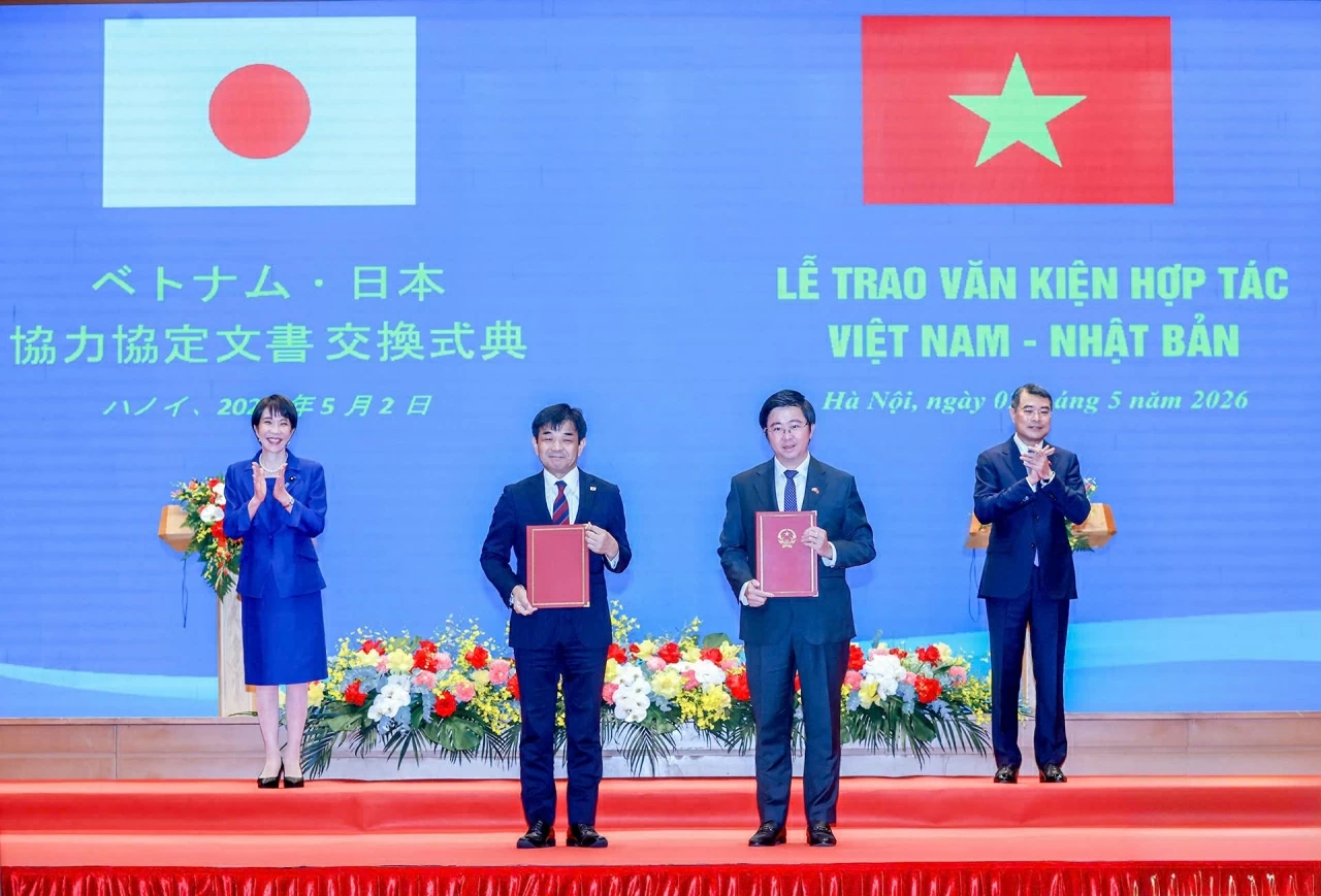 Vietnam and Japan sign six cooperation documents during Prime Minister Takaichi Sanae's visit