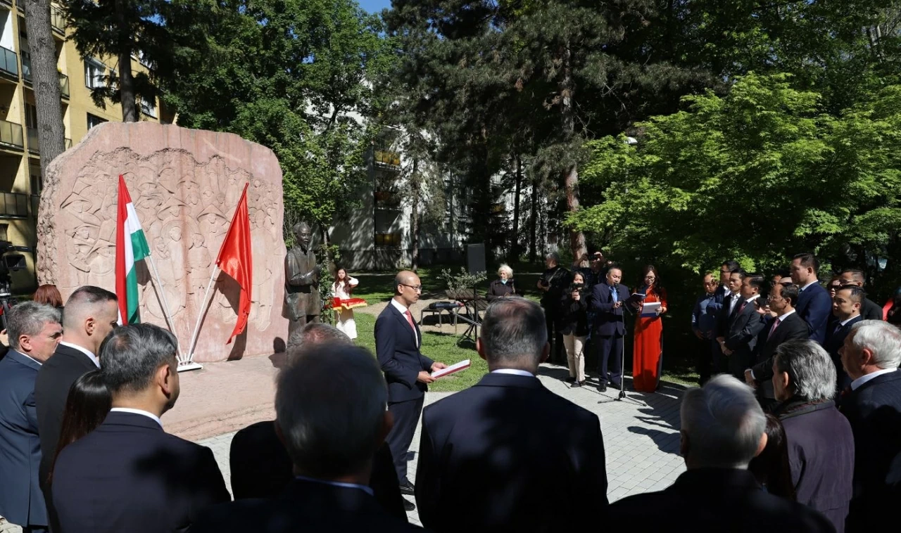 Commemoration of the 136th birth anniversary of President Ho Chi Minh in Hungary: Spreading the ideals of international solidarity