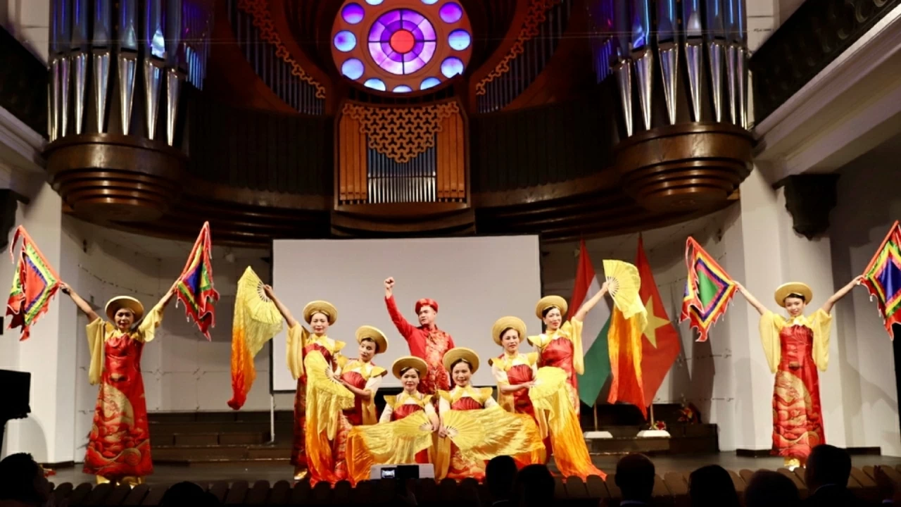 Commemoration of the 136th birth anniversary of President Ho Chi Minh in Hungary: Spreading the ideals of international solidarity
