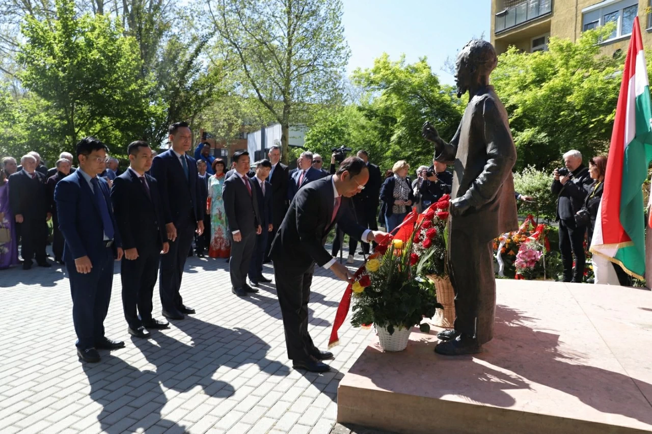 Commemoration of the 136th birth anniversary of President Ho Chi Minh in Hungary: Spreading the ideals of international solidarity