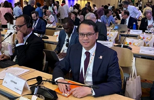 Ambassador Nguyen Viet Cuong attends first international conference on fossil fuel transition