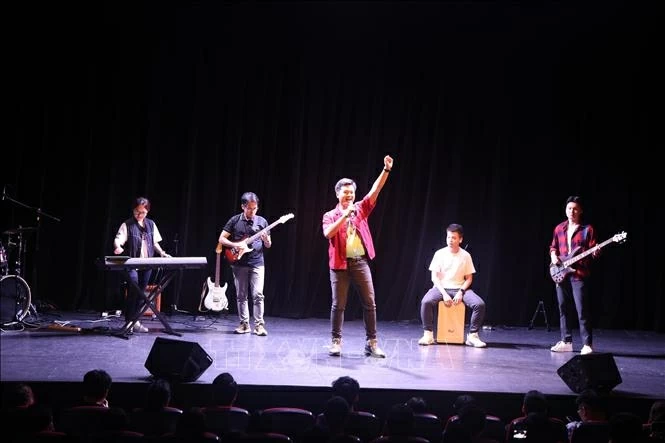 Vietnamese students promote national culture in Singapore