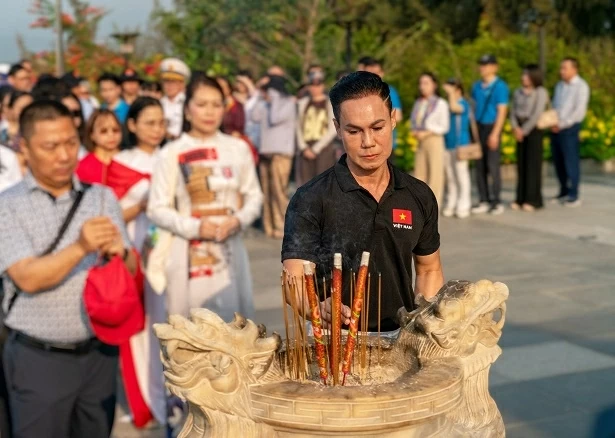 From Truong Sa to the ancestral land and borderlands: A journey home