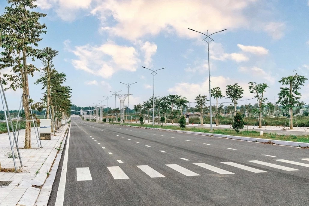 Cơ sở vật chất ưu tiên mật độ mảng xanh cao nhằm tạo ra bầu không khí thanh sạch giữa khu công nghiệp và sân bay.
