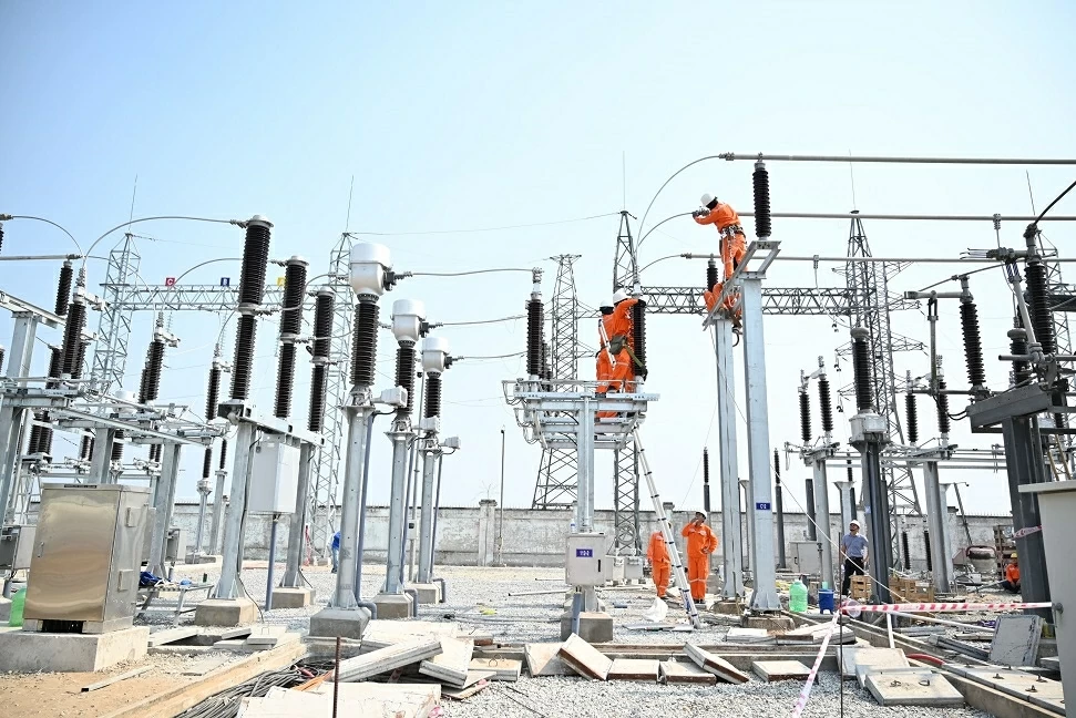 EVN maintains steady construction pace through holidays to ensure national energy security