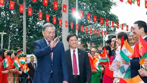 Party General Secretary, President To Lam meets with Vietnamese community in India