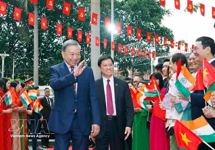 Party General Secretary, President To Lam meets with Vietnamese community in India