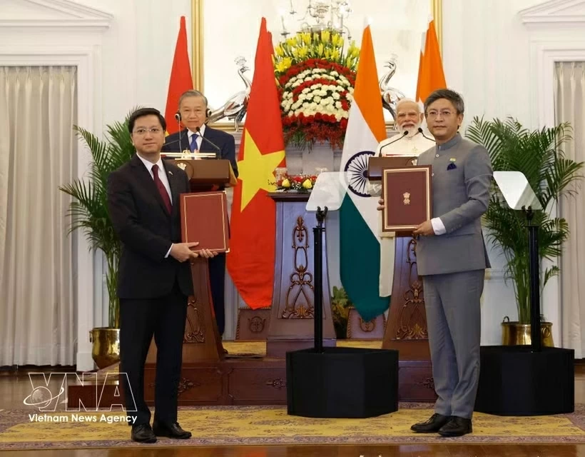 General Secretary, President To Lam and Indian Prime Minister Narendra Modi witnessed the exchange of  cooperation agreements